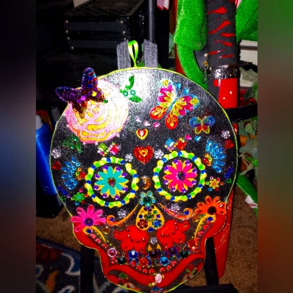 Hand painted decorated sugar skull. - Picture 1 of 2
